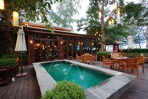 Raya Resort Beach front - The Most Green Resort in Cha-am