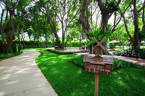 Raya Resort Beach front - The Most Green Resort in Cha-am