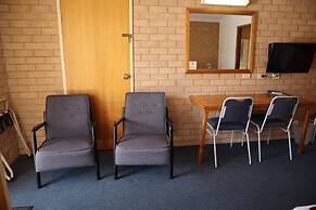 Golden Chain Aalana Motor Inn