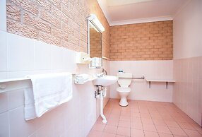 Golden Chain Aalana Motor Inn