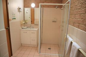 Golden Chain Aalana Motor Inn