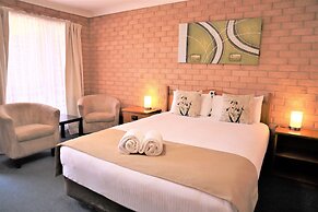 Golden Chain Aalana Motor Inn