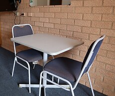 Golden Chain Aalana Motor Inn