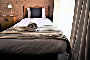 Golden Chain Aalana Motor Inn