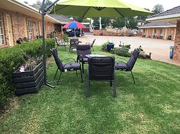 Golden Chain Aalana Motor Inn