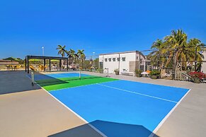 Naples Park Central Hotel