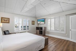 Naples Park Central Hotel