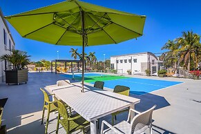 Naples Park Central Hotel