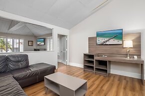 Naples Park Central Hotel