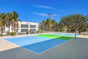 Naples Park Central Hotel