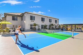 Naples Park Central Hotel