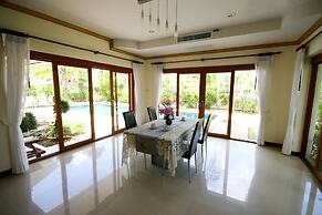 Bangtao Tropical Residence Resort & Spa