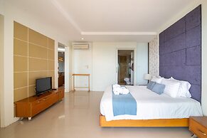 Royal Beach View Suites