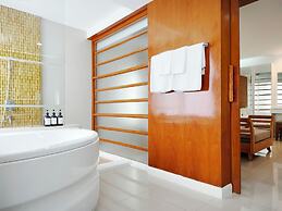 Royal Beach View Suites