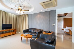 Royal Beach View Suites