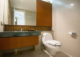 Royal Beach View Suites