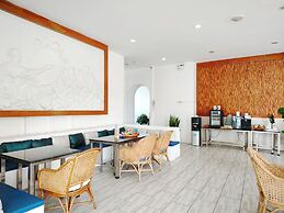Royal Beach View Suites