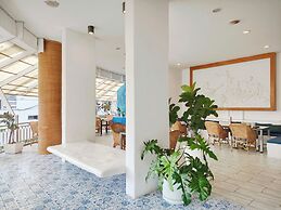 Royal Beach View Suites