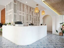 Royal Beach View Suites