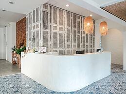 Royal Beach View Suites