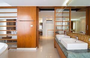 Royal Beach View Suites