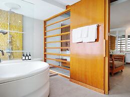 Royal Beach View Suites