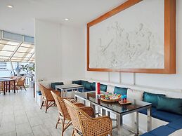 Royal Beach View Suites