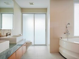 Royal Beach View Suites