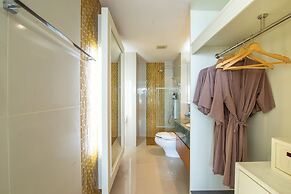 Royal Beach View Suites