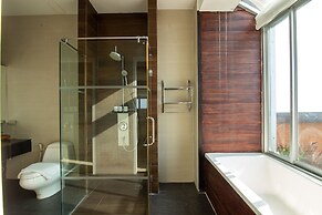 Royal Beach View Suites