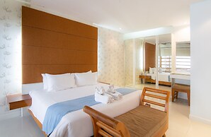 Royal Beach View Suites