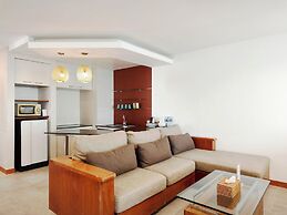 Royal Beach View Suites