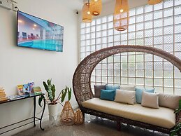 Royal Beach View Suites