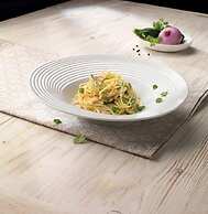 Adalesia Hotel & Coffee