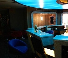 Huadong International Business Hotel