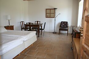 Hoby Gård Bed & Breakfast