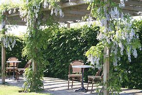 Hoby Gård Bed & Breakfast