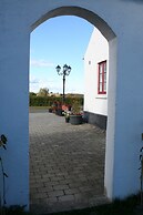 Hoby Gård Bed & Breakfast