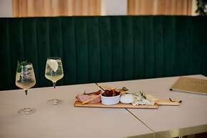 The Exchange Coach House Inn