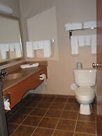 Canby Inn And Suites