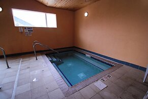 Canby Inn And Suites