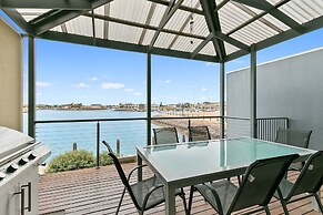 Wallaroo Marina Apartments