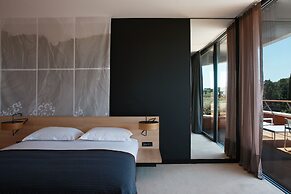 Lone Hotel by Maistra Collection