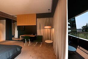 Lone Hotel by Maistra Collection