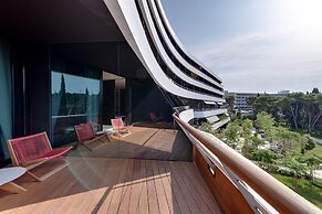 Lone Hotel by Maistra Collection