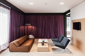 Lone Hotel by Maistra Collection