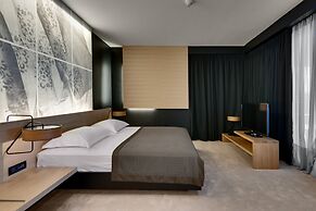 Lone Hotel by Maistra Collection
