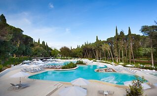 Lone Hotel by Maistra Collection