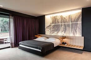 Lone Hotel by Maistra Collection