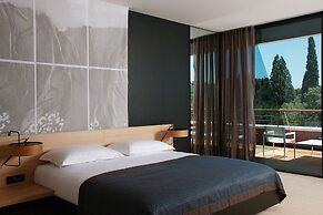 Lone Hotel by Maistra Collection